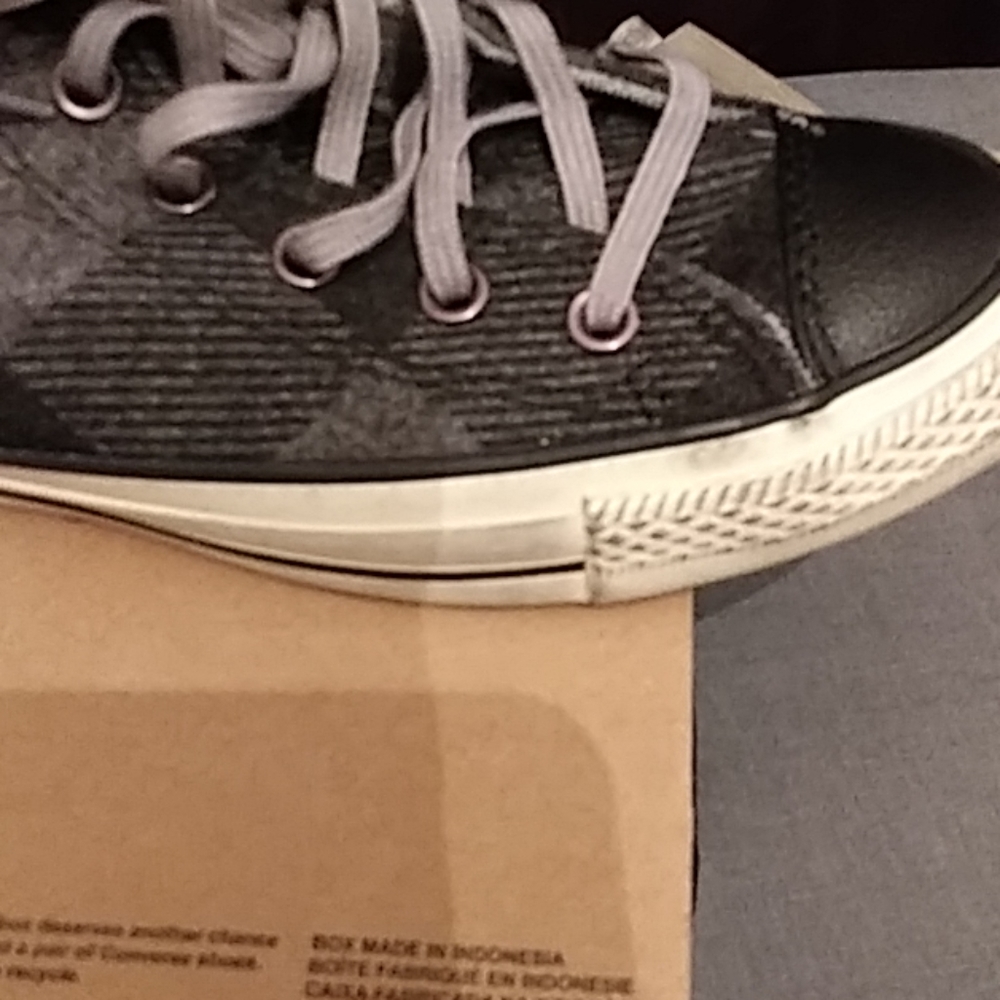 Converse - Picture 2 of 3